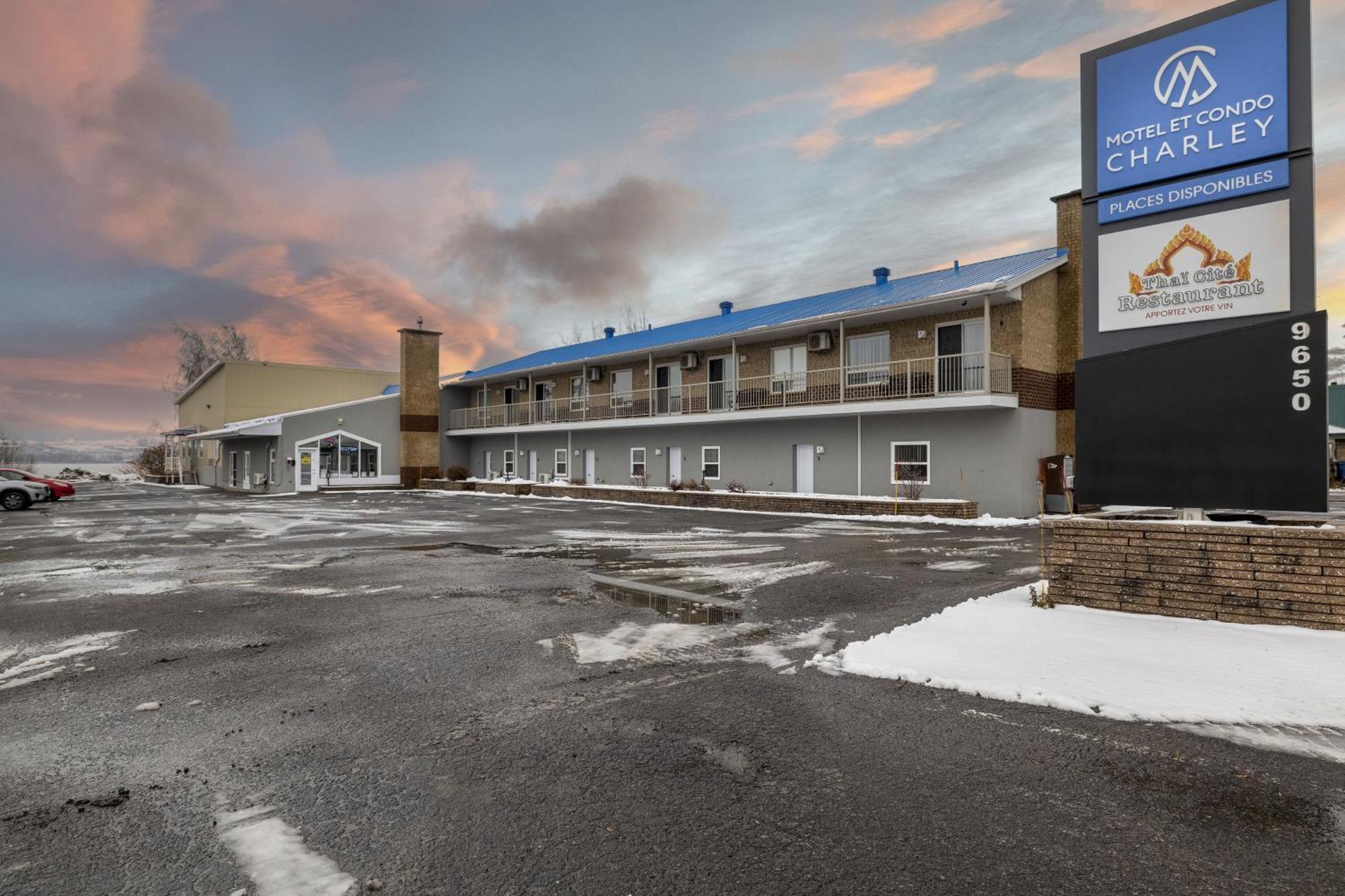 Motel Et Condo Chez Charley Sainte-Anne-de-Beaupré Exteriér fotografie