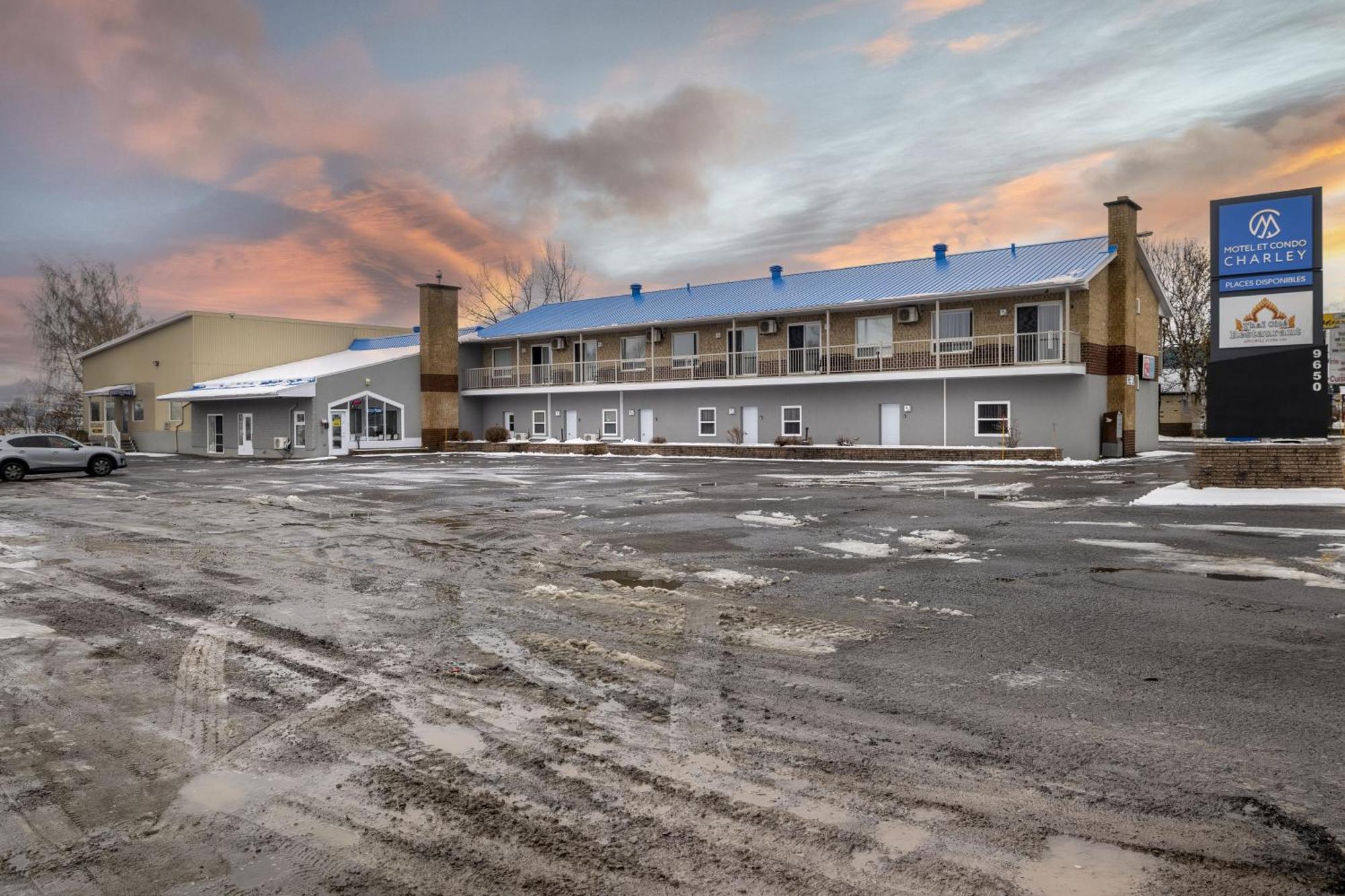 Motel Et Condo Chez Charley Sainte-Anne-de-Beaupré Exteriér fotografie