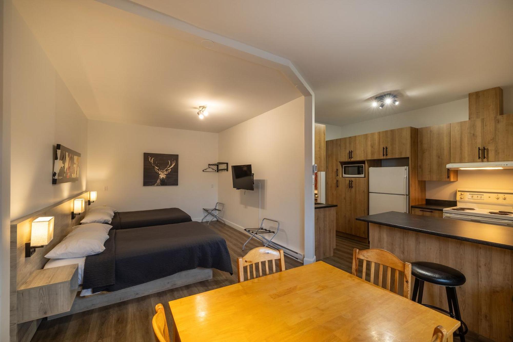 Motel Et Condo Chez Charley Sainte-Anne-de-Beaupré Exteriér fotografie