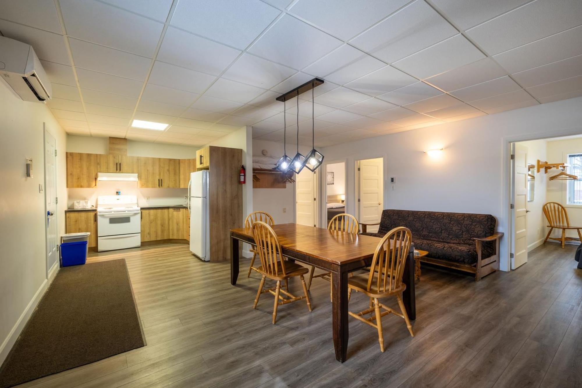Motel Et Condo Chez Charley Sainte-Anne-de-Beaupré Exteriér fotografie