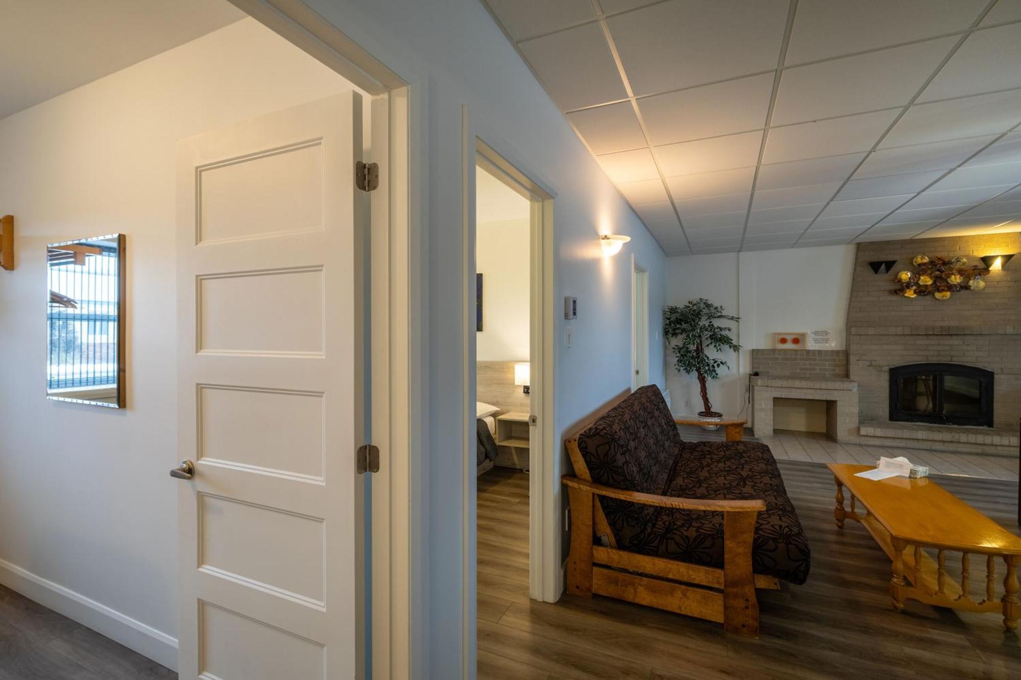 Motel Et Condo Chez Charley Sainte-Anne-de-Beaupré Exteriér fotografie