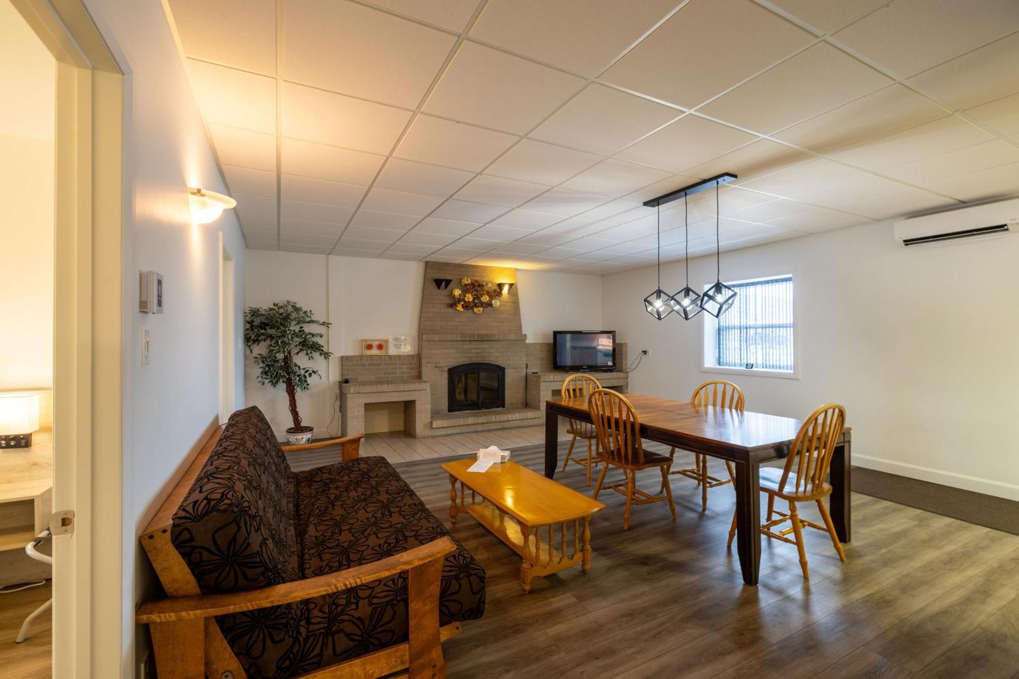 Motel Et Condo Chez Charley Sainte-Anne-de-Beaupré Exteriér fotografie