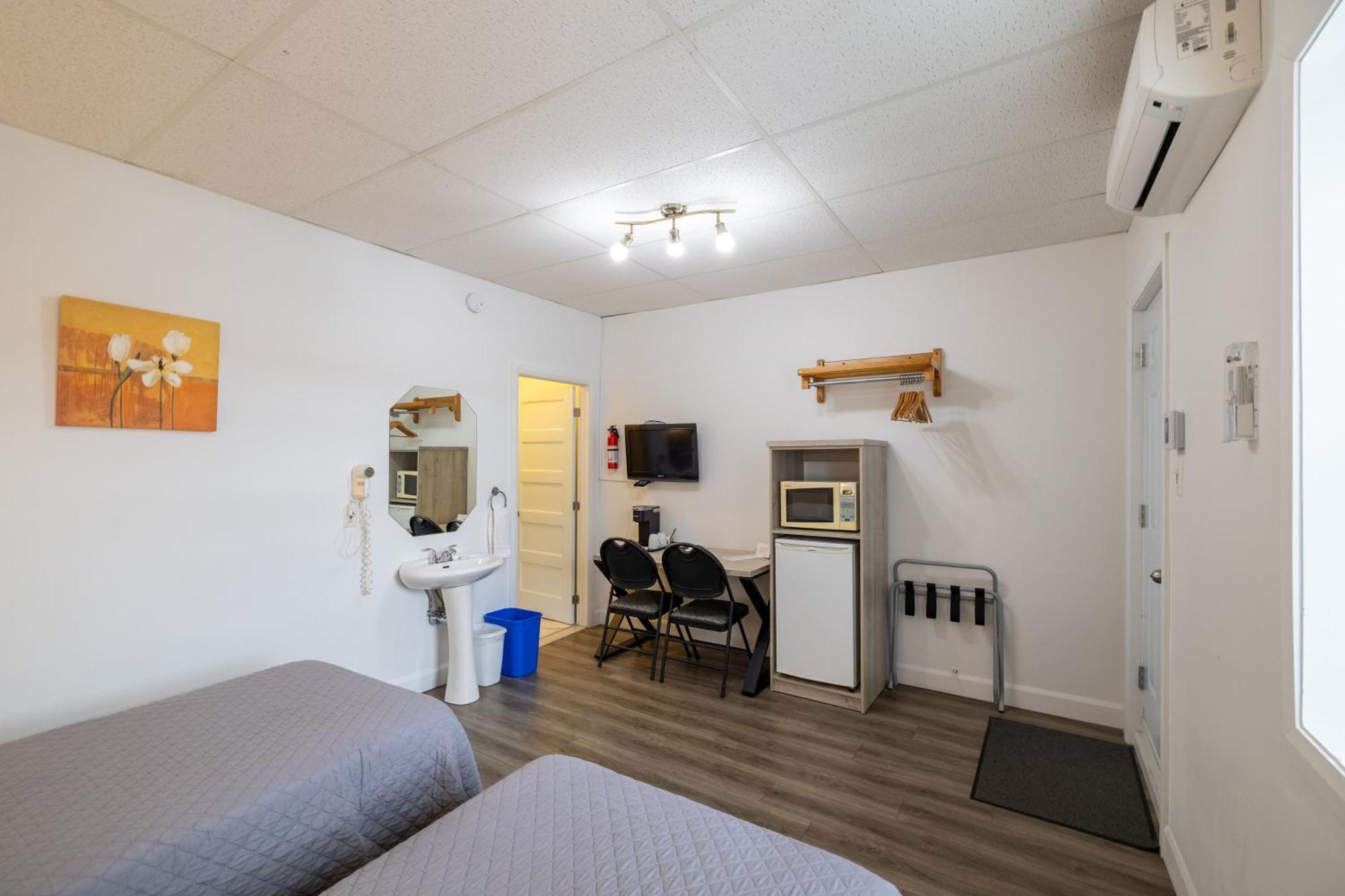 Motel Et Condo Chez Charley Sainte-Anne-de-Beaupré Exteriér fotografie