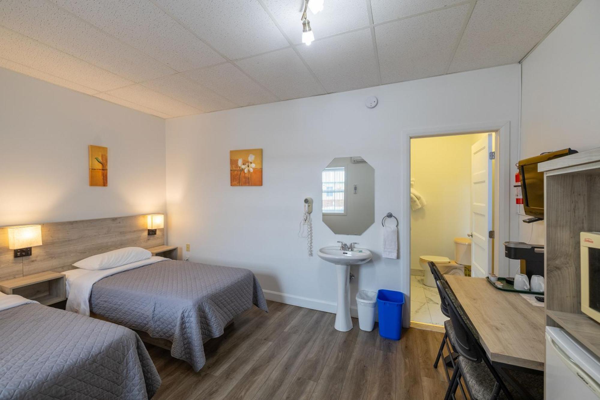 Motel Et Condo Chez Charley Sainte-Anne-de-Beaupré Exteriér fotografie