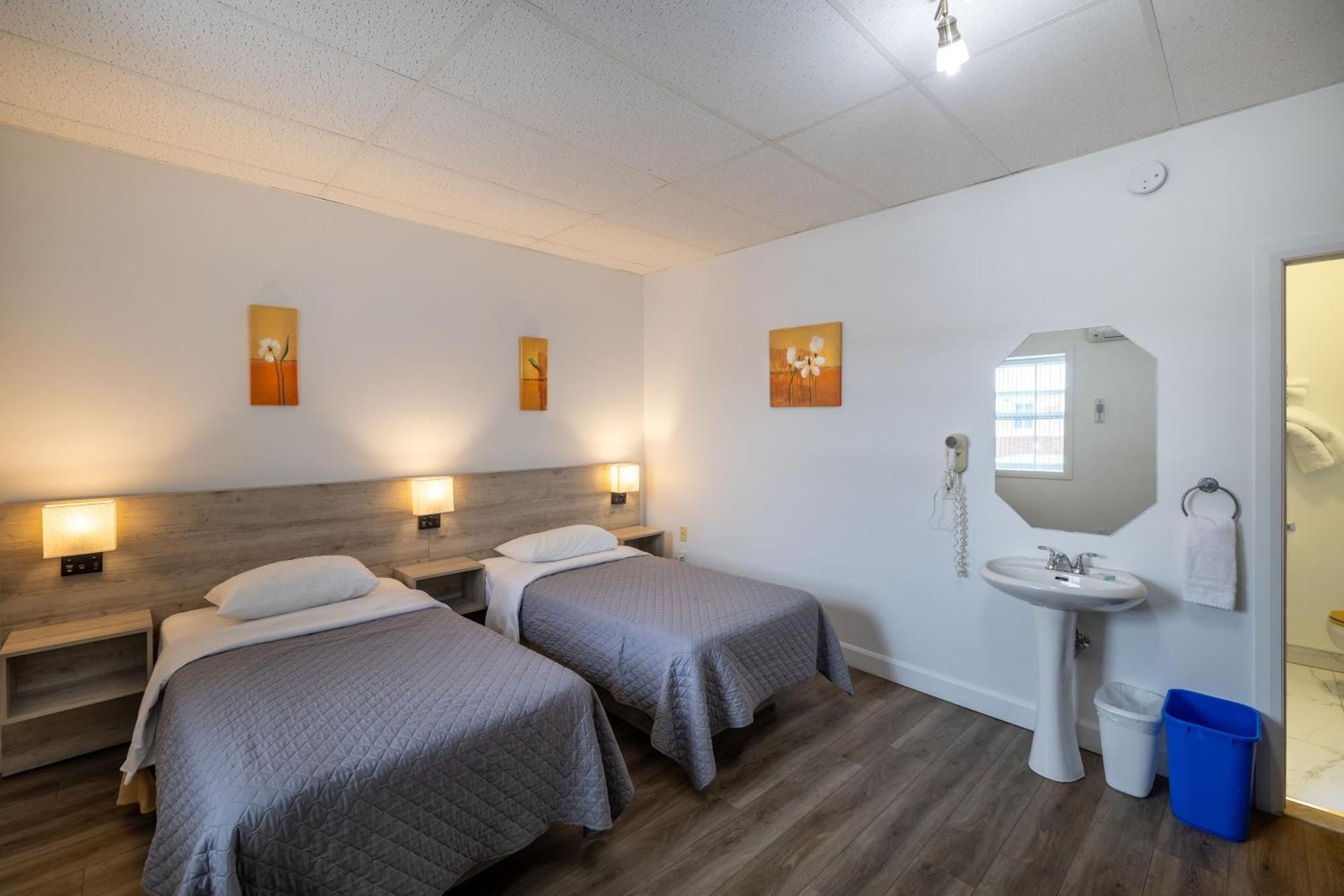 Motel Et Condo Chez Charley Sainte-Anne-de-Beaupré Exteriér fotografie