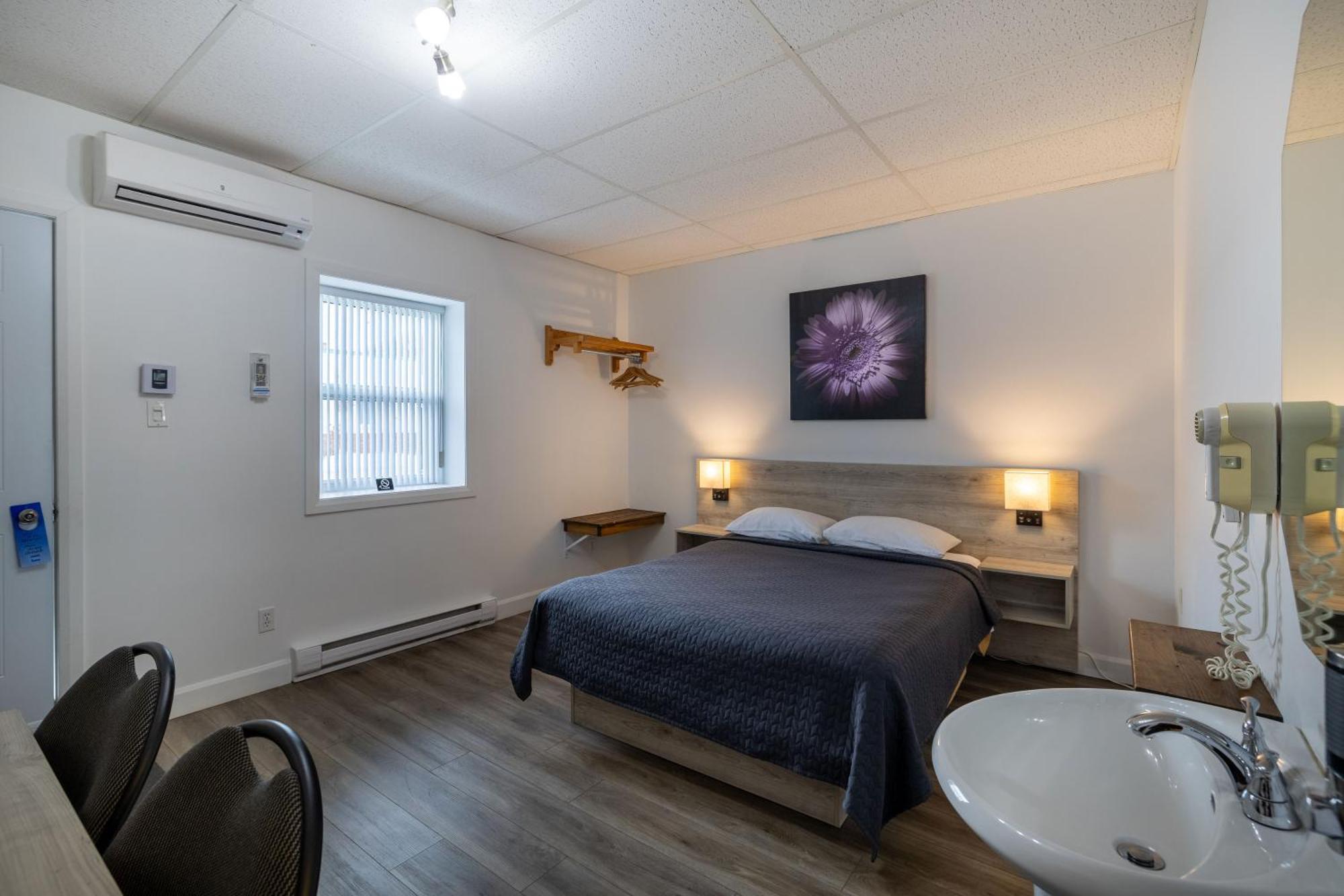 Motel Et Condo Chez Charley Sainte-Anne-de-Beaupré Exteriér fotografie